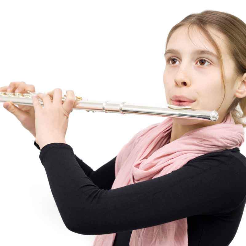 Teen learning to play flute in private flute lessons